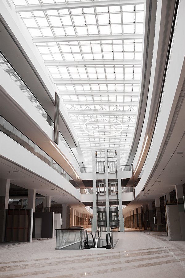empty-shopping-mall-architecture-NYM7D28